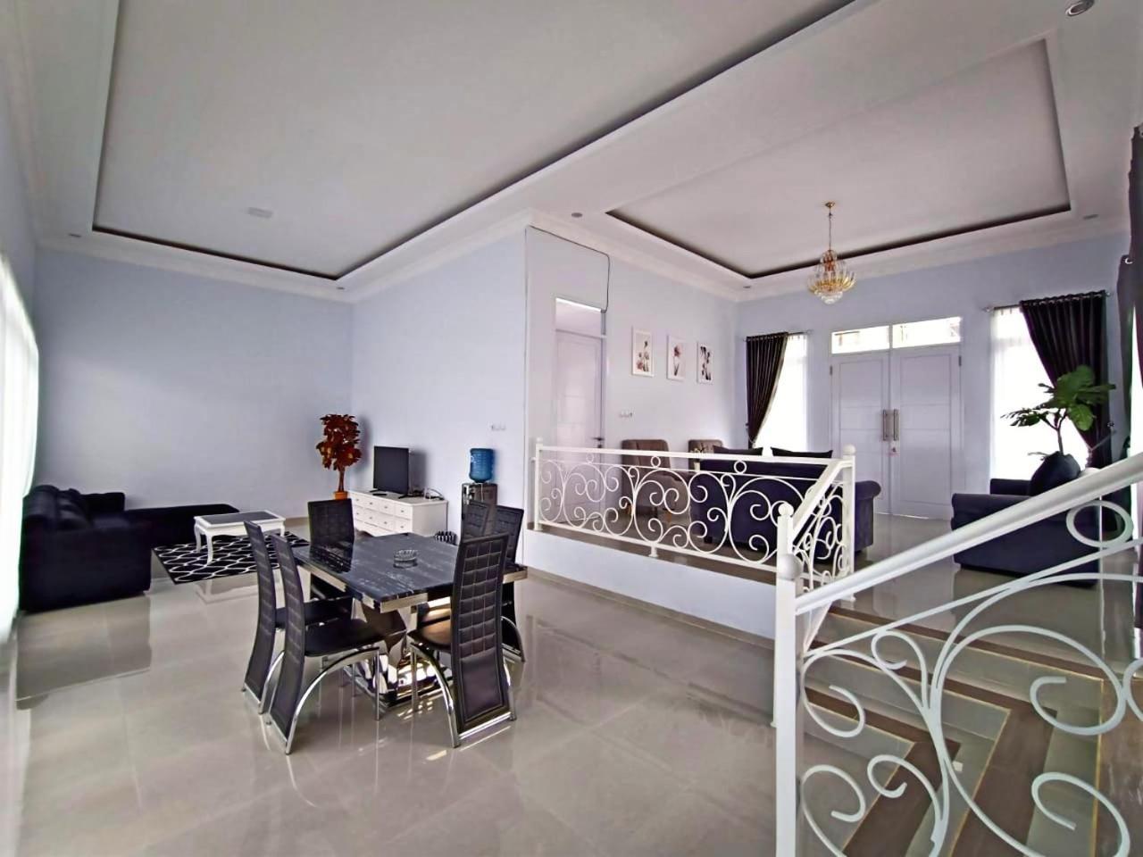 Villa Tiara 2 Cikundul Екстериор снимка